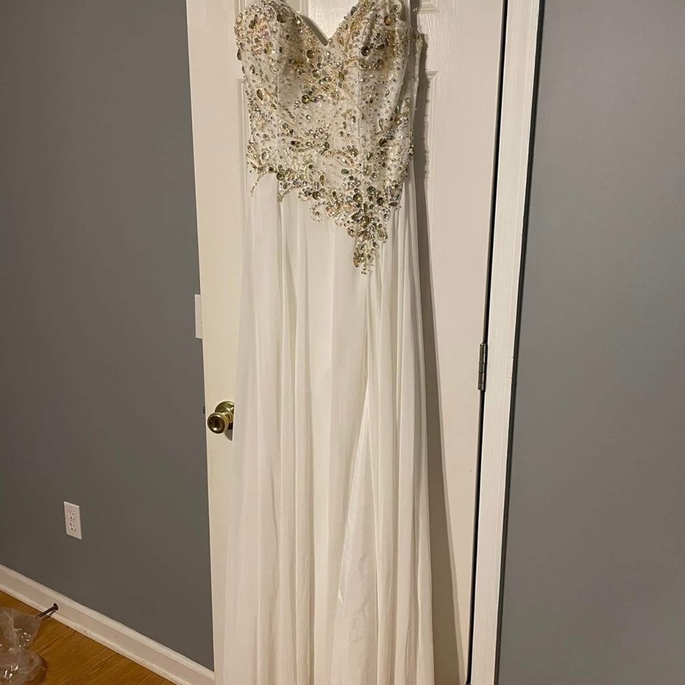 Elegant White Strapless Gown with Gold Embellishments